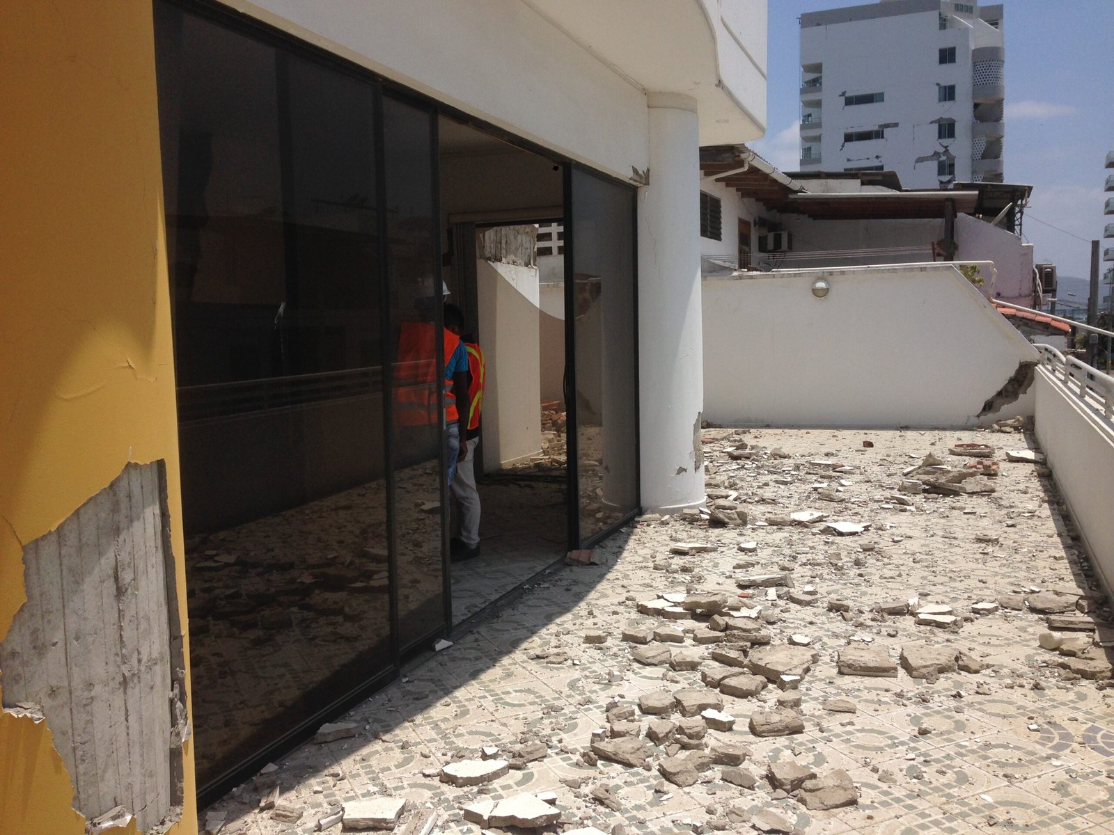 Hallazgos de 12 edificios dañados por el terremoto de 2016 en la ciudad de Bahía de Caráquez y Portoviejo.