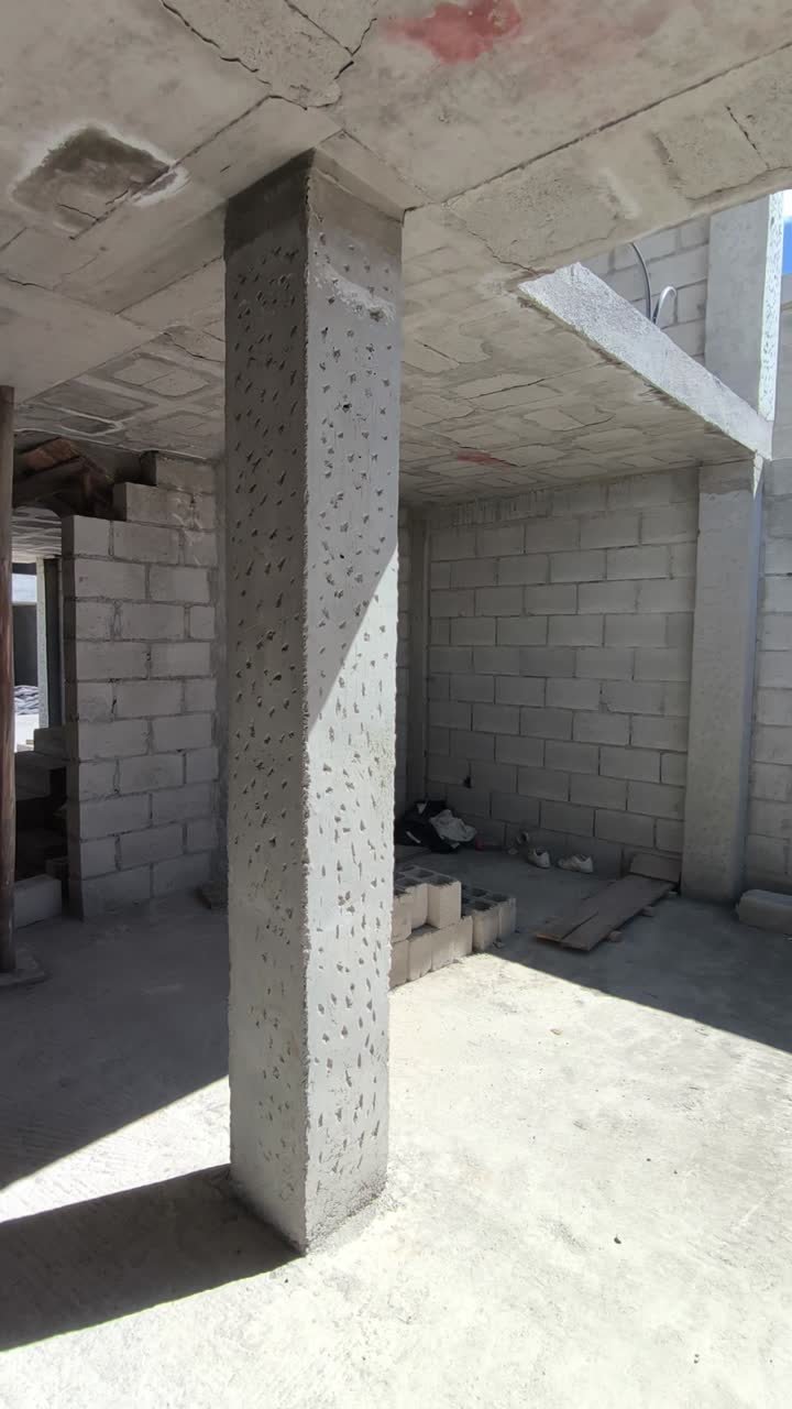Cangrejera o picado para enlucido: la diferencia que evitó un refuerzo innecesario en una obra en Quito